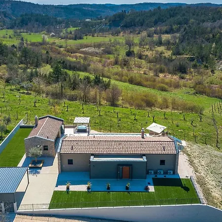 Dom wakacyjny Noeli Hum