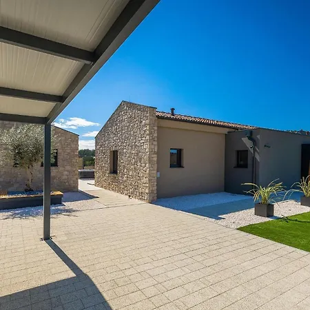 Holiday home Noeli Hum